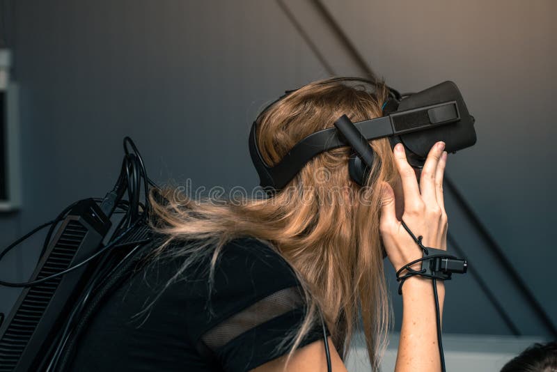 Virtual with Full Immersion. the Girl is Wearing Virtual Glasses on Her Head Stock Image - Image of cyberspace, innovation: 150409153