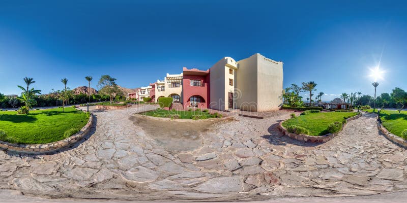 panorama hdri 360 completo sem costura fora de casa de concreto de férias  ou casas de