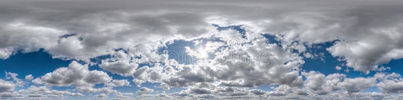 hdri 360 panorama do azul céu com cumulus nuvens com zênite dentro