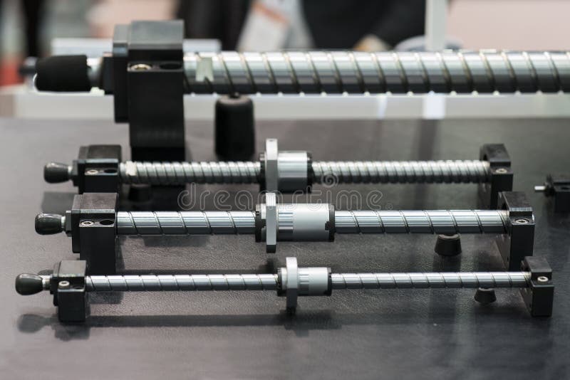 Vis de boule de haute précision pour les machines à grande vitesse de coupe images stock Vis de boule de haute précision pour les machines à grande vitesse de coupe images stock