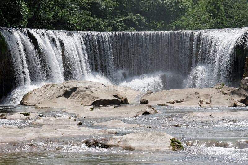 Vis River and waterfall at St Laurent le Minier, Francja obraz stock Vis River and waterfall at St Laurent le Minier, Francja obraz stock