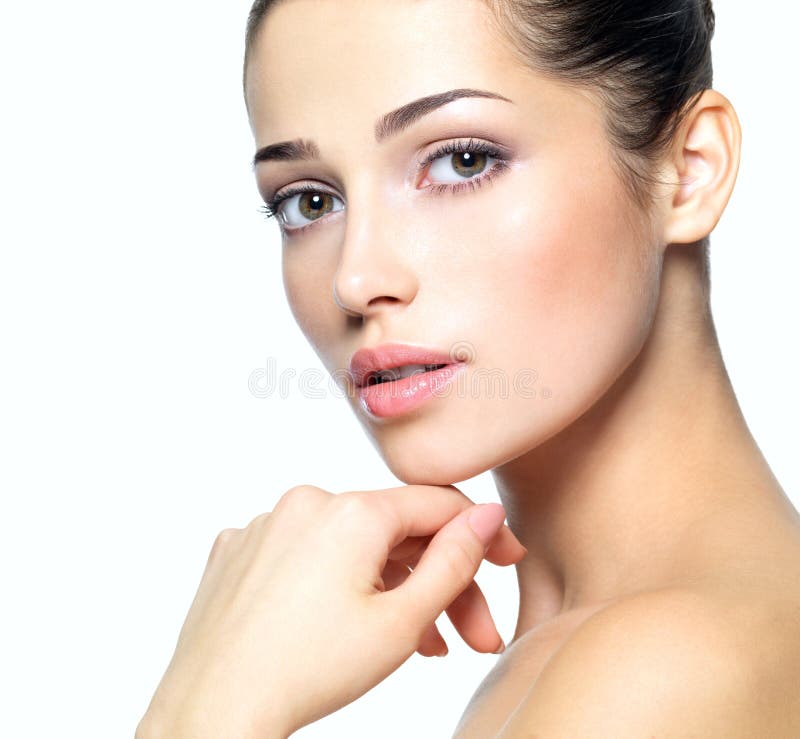 Visage de beauté de jeune femme. Concept de soin de peau. image stock