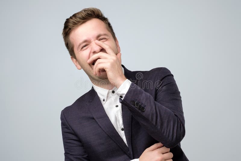 Visage de portrait de jeune rire européen d'homme d'affaires images libres de droits Visage de portrait de jeune rire européen d'homme d'affaires images libres de droits