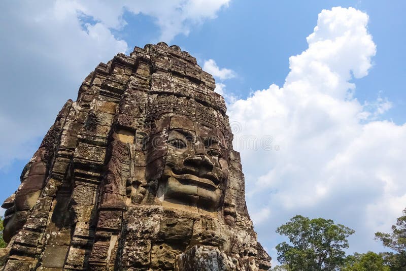 Visage en pierre sur le temple de Bayon à Angkor Thom images stock Visage en pierre sur le temple de Bayon à Angkor Thom images stock