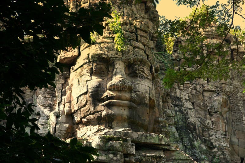 Visage géant à Angkor photos libres de droits