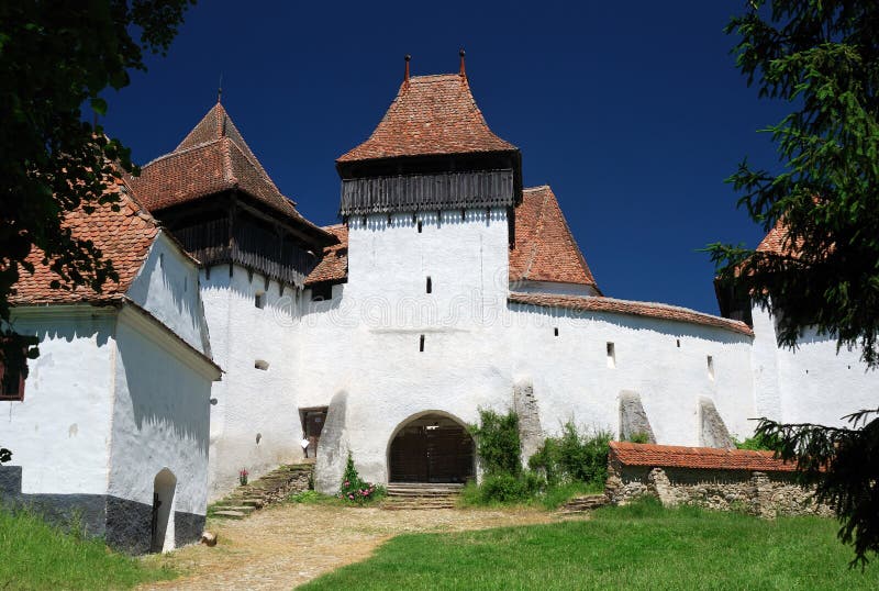 Il villaggio di Viscri è meglio conosciuto per la sua elevata chiesa fortificata, costruita intorno al 1100 D.