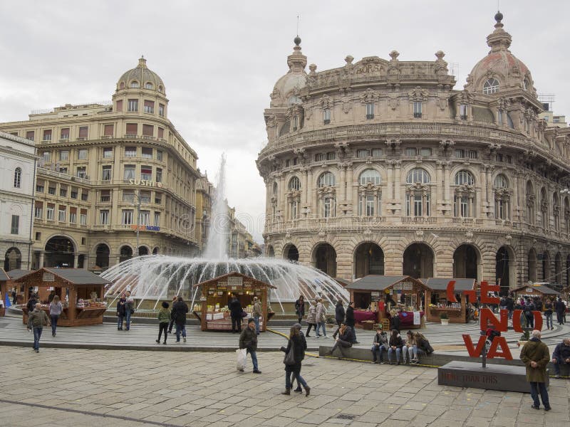 Visita Piazza de Ferrari, il quadrato principale dei turisti di Genova fotografie stock Visita Piazza de Ferrari, il quadrato principale dei turisti di Genova fotografie stock