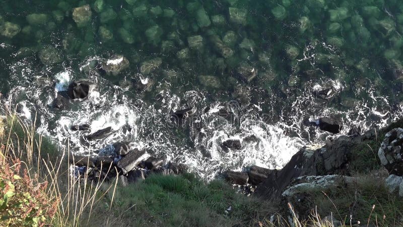 Visión abajo del acantilado cerca de la cascada de la Falda-roca