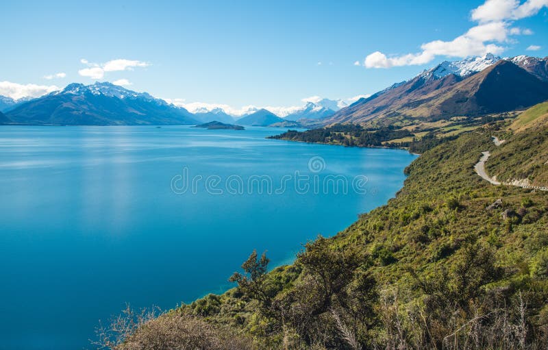 Visi?n desde el jefe del lago Wakatipu el tercero - el lago m?s grande en Nueva Zelanda imagenes de archivo Visi?n desde el jefe del lago Wakatipu el tercero - el lago m?s grande en Nueva Zelanda imagenes de archivo