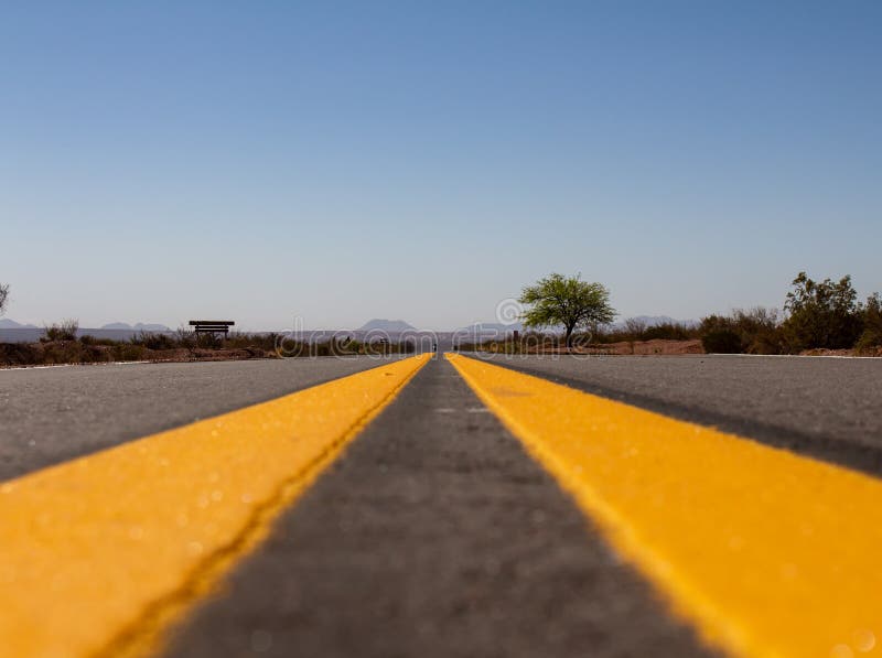Visión desde la tierra de una ruta fotografía de archivo libre de regalías Visión desde la tierra de una ruta fotografía de archivo libre de regalías