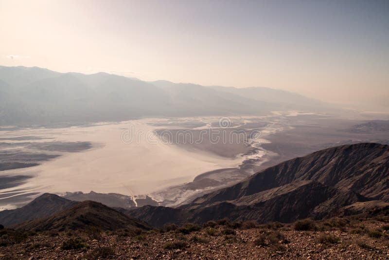 Visión escénica desde el punto de vista de la opinión del ` s de Dante, paisaje dramático del lavabo meridional de Death Valley, fotografía de archivo libre de regalías Visión escénica desde el punto de vista de la opinión del ` s de Dante, paisaje dramático del lavabo meridional de Death Valley, fotografía de archivo libre de regalías