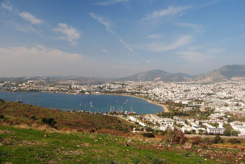 Visión sobre la ciudad de vacaciones de Gumbet en Turquía imagen de archivo Visión sobre la ciudad de vacaciones de Gumbet en Turquía imagen de archivo