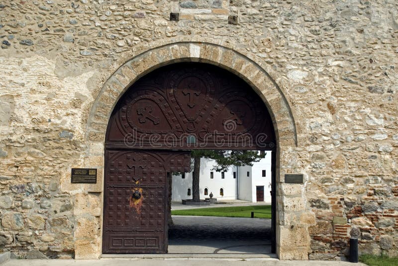 Visoki serbisk ortodox kloster, Decani, Kosovo fotografering för bildbyråer Visoki serbisk ortodox kloster, Decani, Kosovo fotografering för bildbyråer