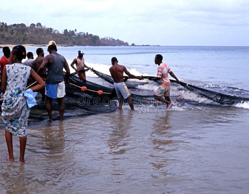 Vissers die in de vangst, Tobago brengen