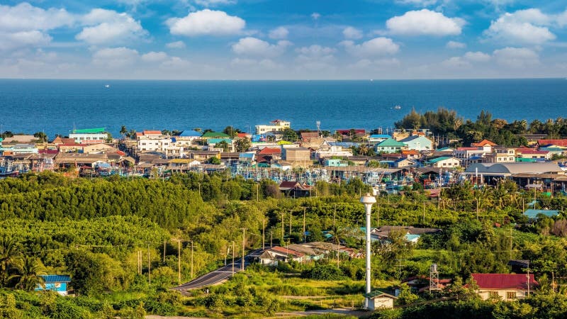 Vissersdorp op daglicht stock fotografie