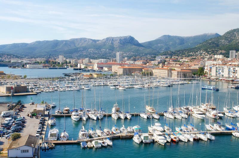 Vista AÃ©rea De Yates Y Barcos El Puerto De Toulon, En La Provincia De Cote De Azur, En El Sur De Francia Imagen de archivo - Imagen agua, azul: 158575095