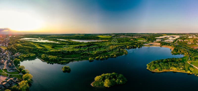 Vista Aérea Panorámica De Drone Manvers Lake Rotherham Sur Yorkshire Imagen de archivo Imagen de verde, flores: 223894357
