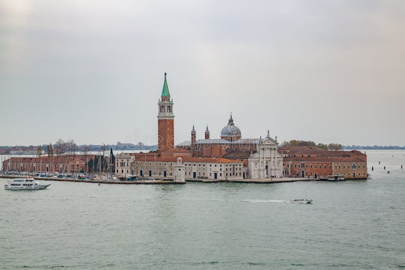 Vista aerea all'isola di San Giorgio Maggiore, Venezia immagini stock libere da diritti Vista aerea all'isola di San Giorgio Maggiore, Venezia immagini stock libere da diritti