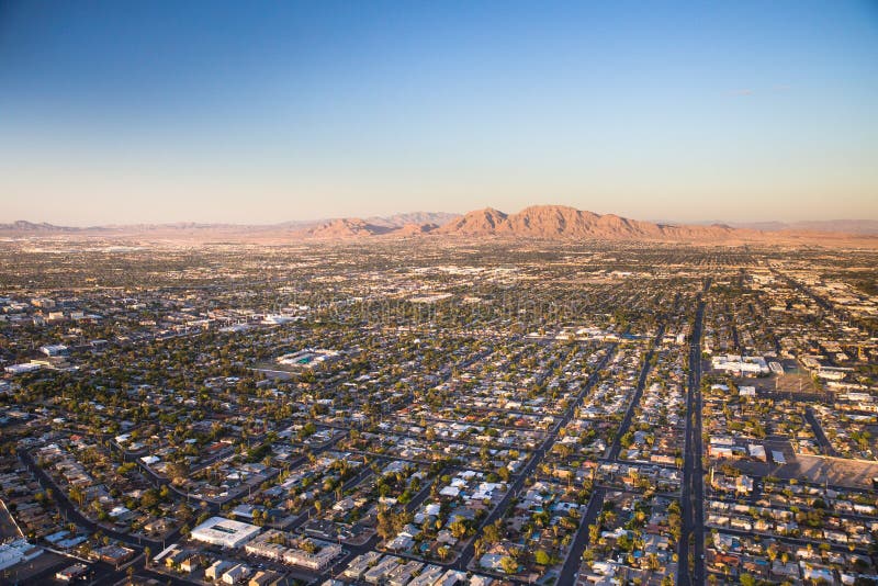 Vista aerea attraverso la comunità suburbana urbana