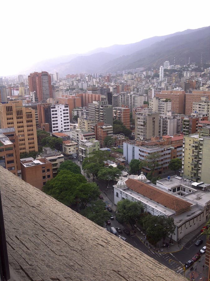 Vista aerea degli edifici residenziali e degli uffici della città di Caracas immagine stock libera da diritti Vista aerea degli edifici residenziali e degli uffici della città di Caracas immagine stock libera da diritti