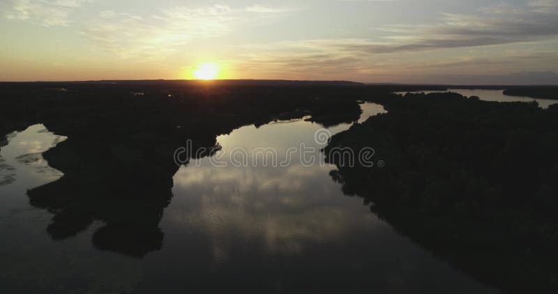 Vista aerea del fiume al tramonto