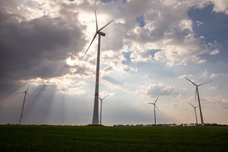 Vista aerea del fuco di zona industriale tedesca di energia di RWE immagine stock Vista aerea del fuco di zona industriale tedesca di energia di RWE immagine stock