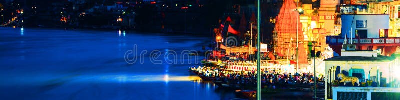 Vista aerea del Gange a Varanasi, India alla notte fotografia stock