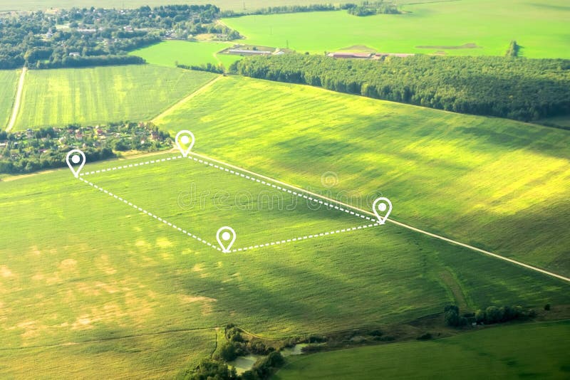 Vista aerea del punto di posizione del campo verde e della linea limite per visualizzare la posizione e l'area. un contratto di co