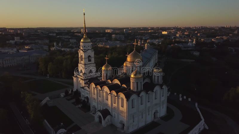 Vista aerea della cattedrale dell'Assunzione della città di vladimir.