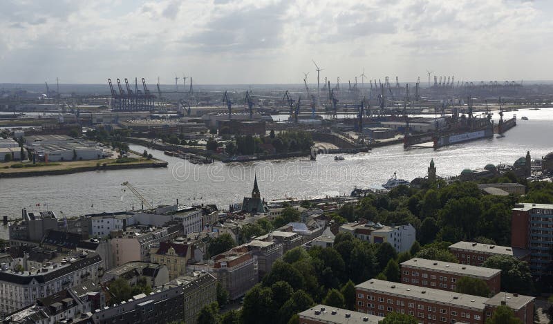 Vista aerea della città di Amburgo immagini stock libere da diritti Vista aerea della città di Amburgo immagini stock libere da diritti