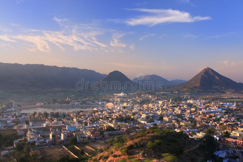 Vista aerea della città di Pushkar, India fotografie stock Vista aerea della città di Pushkar, India fotografie stock