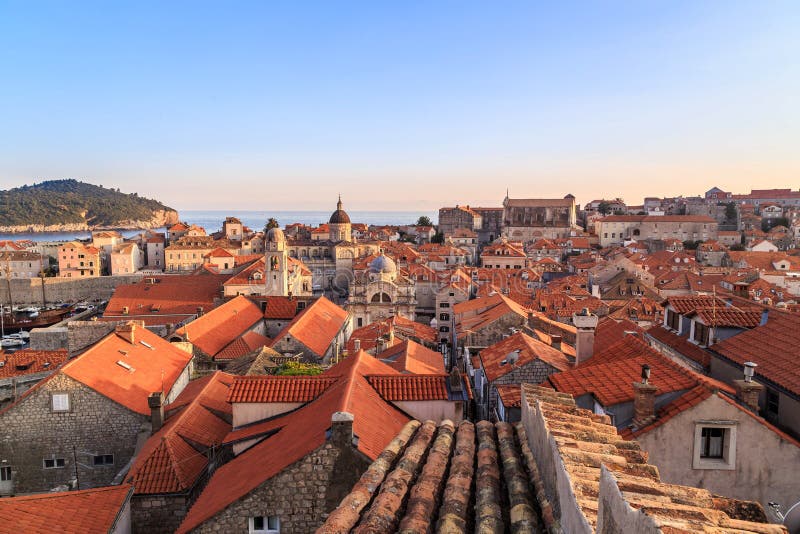 Vista aerea della città vecchia di Dubrovnik immagini stock libere da diritti Vista aerea della città vecchia di Dubrovnik immagini stock libere da diritti