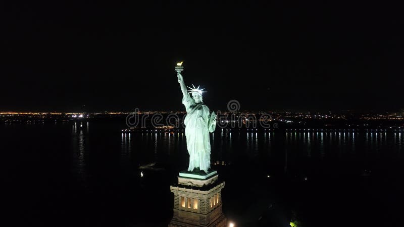 Vista aerea della statua di Liberty New York City alla notte