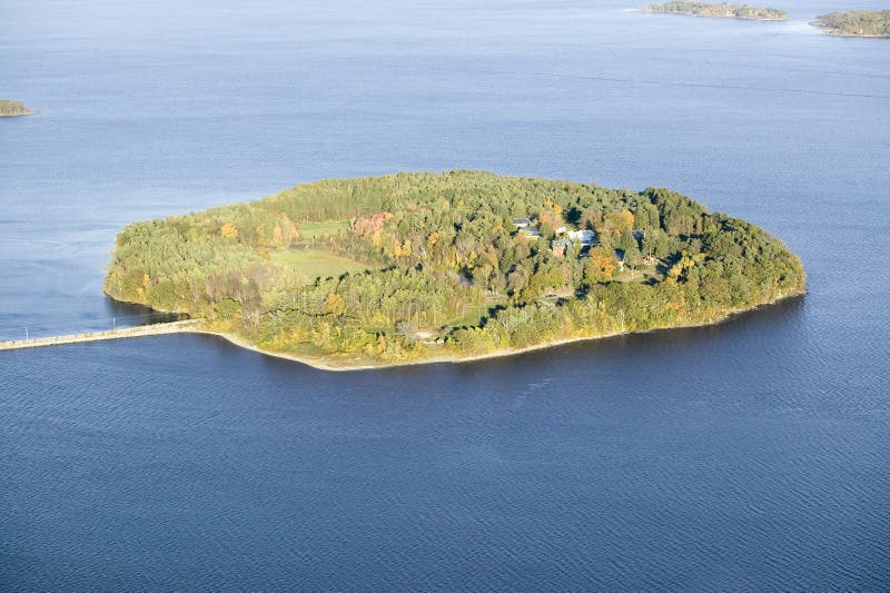 Vista aerea delle isole della baia di Casco fuori di Portland Maine immagini stock libere da diritti Vista aerea delle isole della baia di Casco fuori di Portland Maine immagini stock libere da diritti