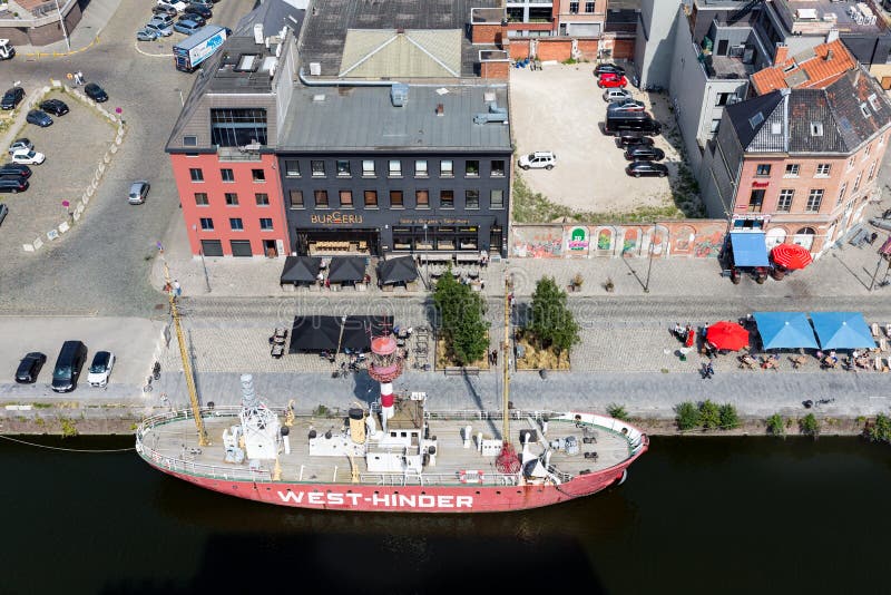 Vista aerea di area di porta di Anversa con la nave faro, Belgio fotografia stock Vista aerea di area di porta di Anversa con la nave faro, Belgio fotografia stock