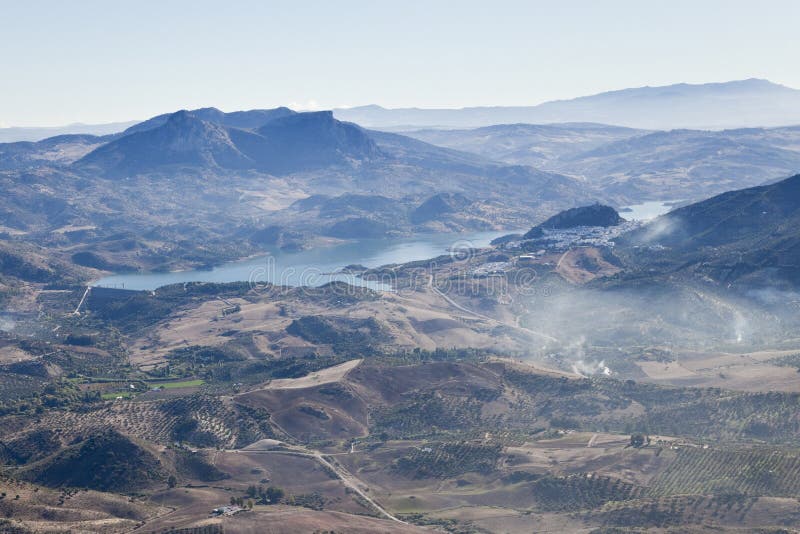 Vista aerea di un lago vicino a Ronda. immagini stock libere da diritti Vista aerea di un lago vicino a Ronda. immagini stock libere da diritti
