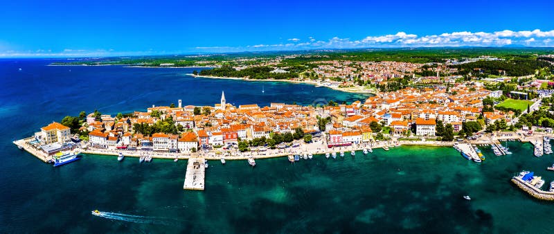 Vista aerea di vecchia città di Porec in Croazia