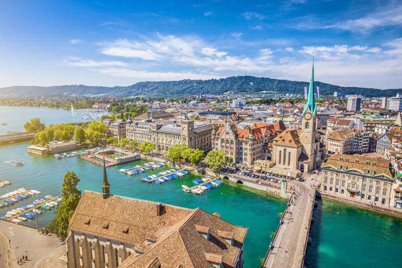 Vista aerea di Zurigo con il fiume Limmat, Svizzera