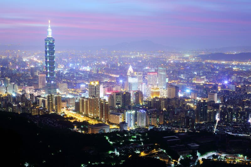 Vista aerea panoramica della città occupata di Taipei, Taipei 101 immagini stock libere da diritti Vista aerea panoramica della città occupata di Taipei, Taipei 101 immagini stock libere da diritti