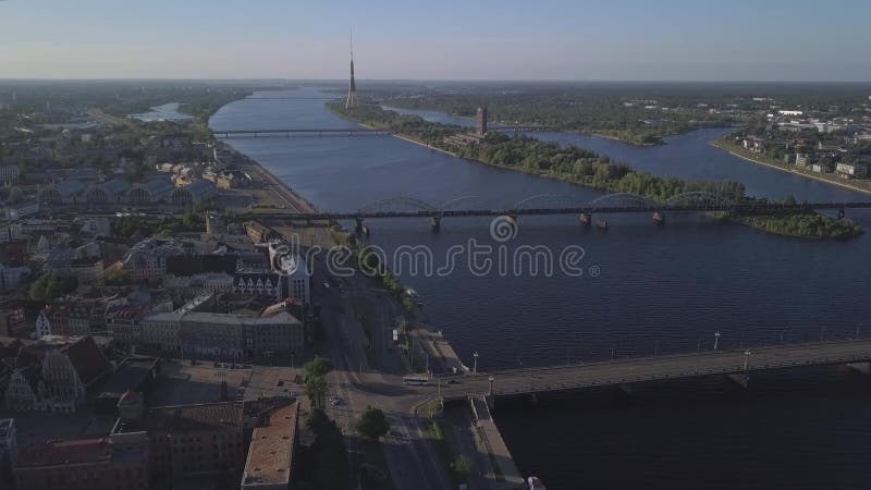 Vista aerea sui ponti di Riga e sul fiume di Daugava