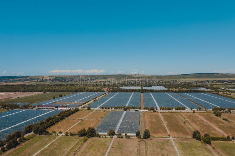 Vista aerea superiore dell’impianto a effetto serra. agronomia annuale controllo del clima e rendimento di energia di recupero del fotografia stock