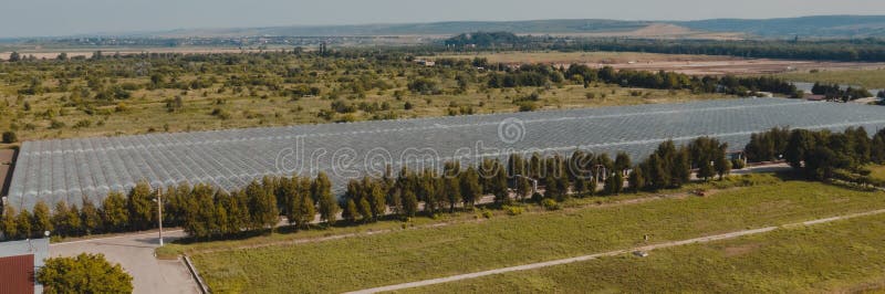 Vista aerea superiore dell’impianto a effetto serra. agronomia annuale controllo del clima e rendimento di energia di recupero del immagini stock
