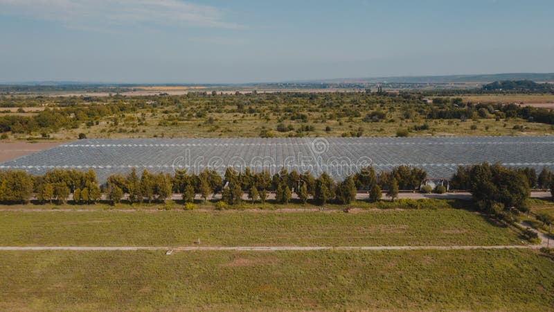 Vista aerea superiore dell’impianto a effetto serra. agronomia annuale controllo del clima e rendimento di energia di recupero del immagine stock libera da diritti
