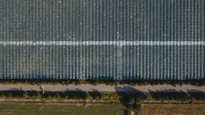 Vista aerea superiore dell’impianto a effetto serra. agronomia annuale controllo del clima e rendimento di energia di recupero del immagini stock libere da diritti