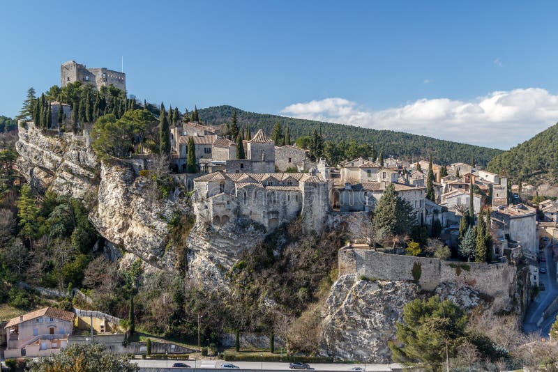 Vista alla vecchia parte storica del villaggio della Vaison-La-lattuga romana fotografia stock Vista alla vecchia parte storica del villaggio della Vaison-La-lattuga romana fotografia stock