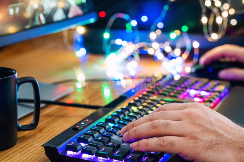 Teclado Do Jogo Com O Roxo Conduzido Foto de Stock - Imagem de