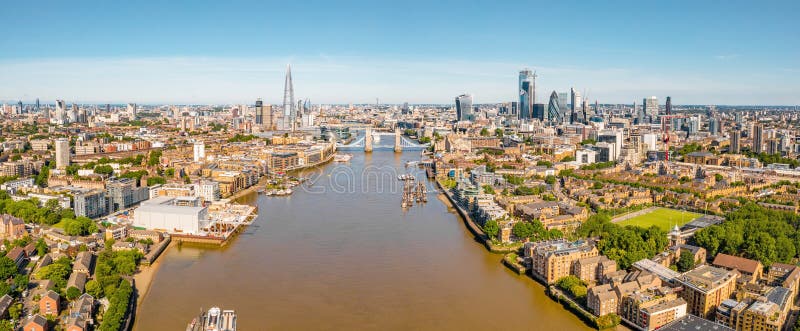 Vista Arial de Londres com o rio Tâmisa foto de stock royalty free Vista Arial de Londres com o rio Tâmisa foto de stock royalty free