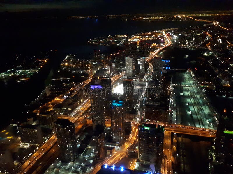 Vista aérea da cidade de Toronto na noite fotos de stock Vista aérea da cidade de Toronto na noite fotos de stock