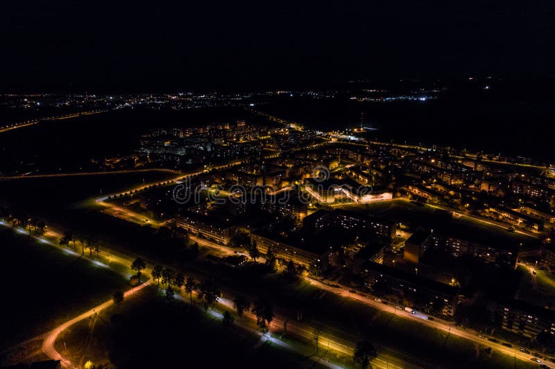Vista aérea da cidade na noite fotos de stock