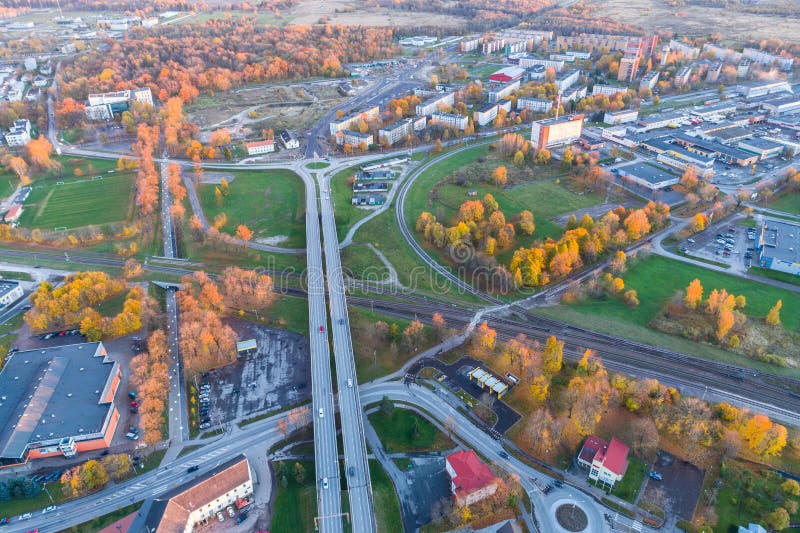 Vista aérea da cidade no por do sol foto de stock royalty free